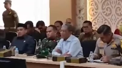 Massa dari Aliansi Mahasiswa dan Masyarakat Geruduk Kantor Bupati Paser, Tolak Hauling Batu Bara