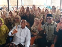 200 Lebih Ibu-Ibu Tumpah Ruah Hadiri Pengajian Paslon Nomor 1. Chusnul Dhihin Pimpin Sholawatan. 