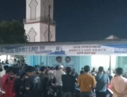 Ratusan Warga Padati Posko R3 Bukit Indah, NOBAR Indonesia Vs Jepang. Ridwan Wahid: “Ini Posko Basri-Chusnul, Dan Posko Kita Bersama”